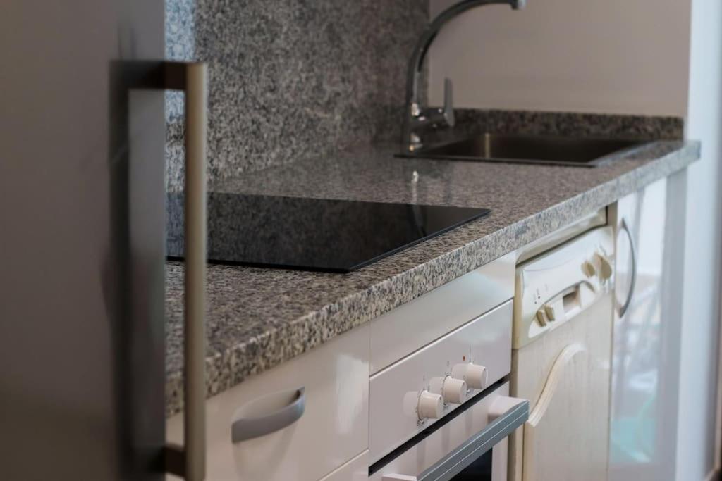 Oasis In With Parking 5min From The Apartamento Estepona