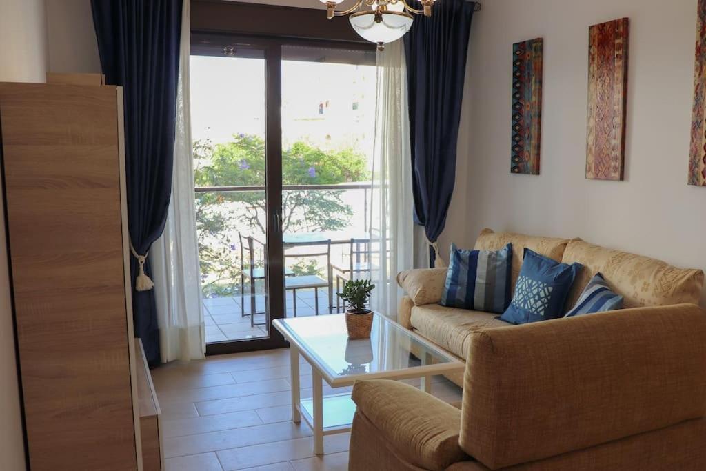 Oasis In With Parking 5min From The Apartamento Estepona
